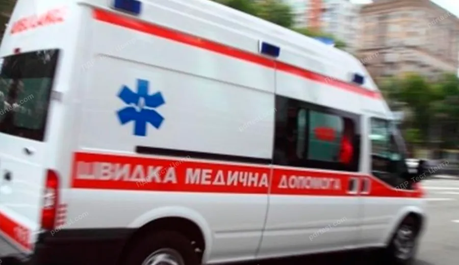 Чи повинен водій надавати перевагу в русі автомобілю екстреної (швидкої) медичної допомоги?