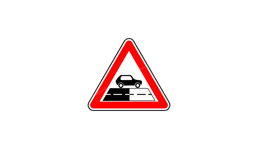 Даний дорожній знак встановлюється перед: